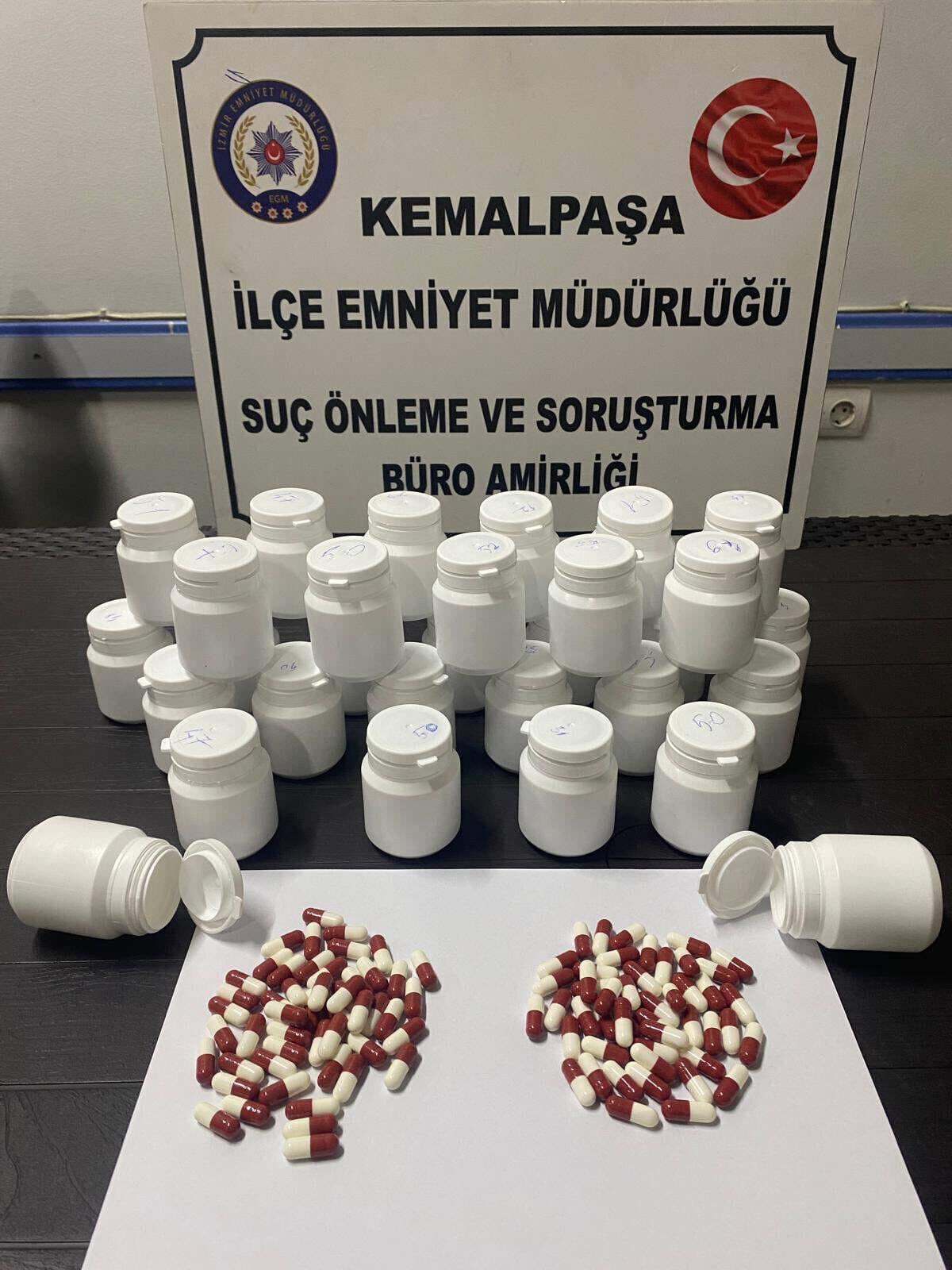 İZMİR (AA) – İzmir'in Kemalpaşa ilçesinde düzenlenen uyuşturucu operasyonda 1504