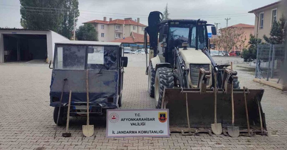 Afyonkarahisar’da kepçe diye adlandırılan iş makinesi ile kaçak kazı yaparak