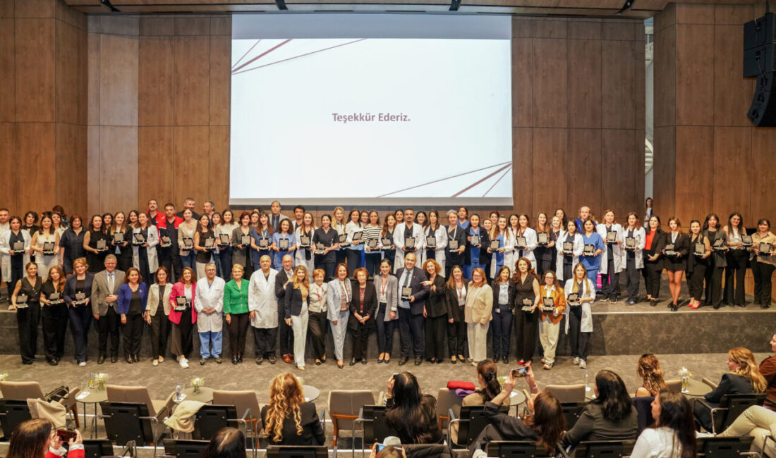 - Koç Üniversitesi Hemşirelik Fakültesi Dekanı Prof. Dr. Duygu Gözen:
-