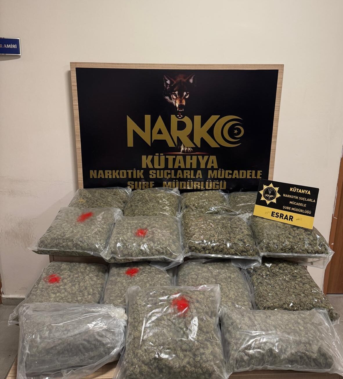 KÜTAHYA (AA) – Kütahya'da 15 kilo 840 gram esrar ele