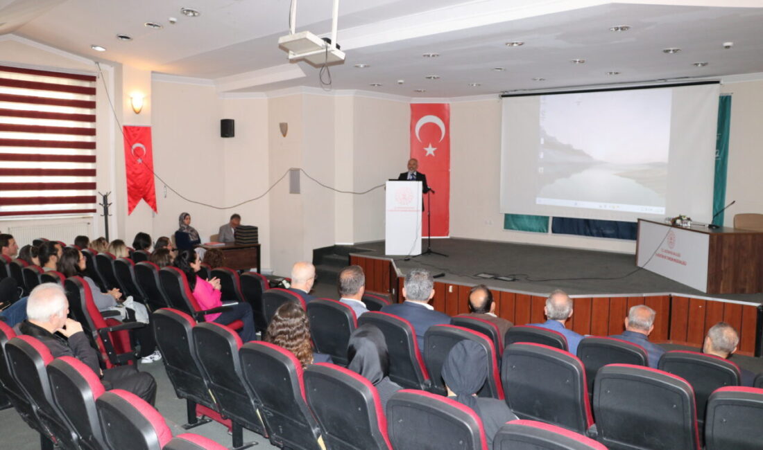 KÜTAHYA (AA) – Kütahya'da kazı başkanlarının katıldığı, "Arkeolojik Kazılar ve