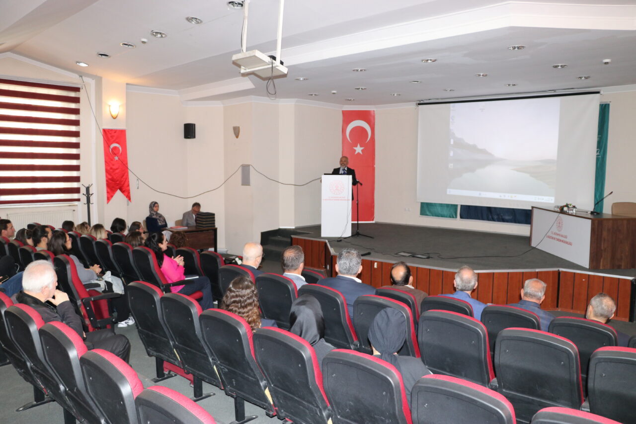 KÜTAHYA (AA) – Kütahya'da kazı başkanlarının katıldığı, "Arkeolojik Kazılar ve