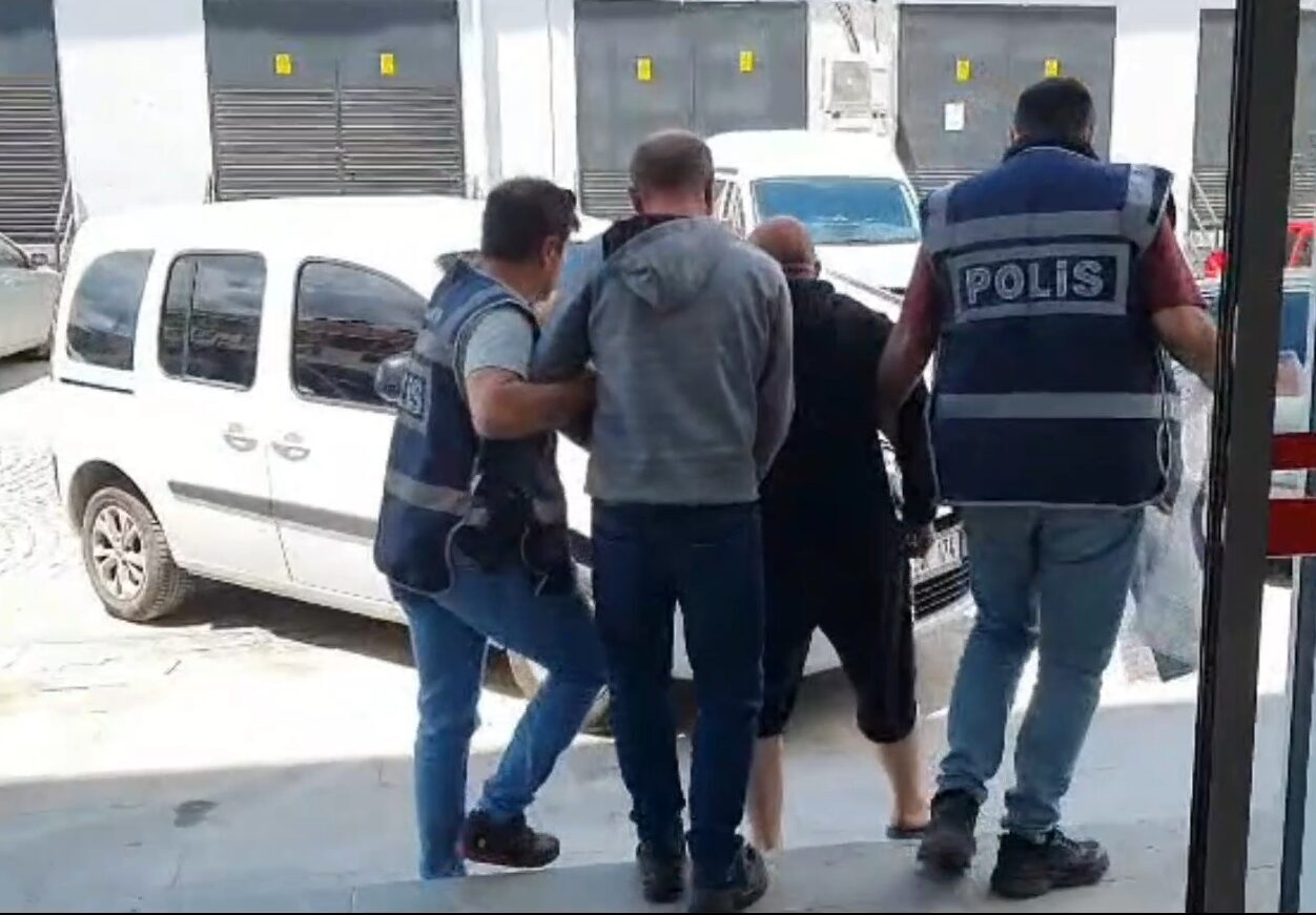 KÜTAHYA (AA) – Kütahya'da büyükbaş hayvan hırsızlığı yaptıkları iddia edilen