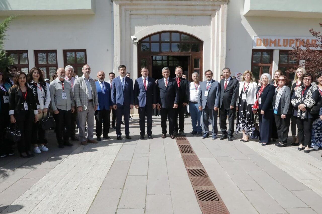 KÜTAHYA (AA) – Kütahya Dumlupınar Üniversitesinde (DPÜ) Ege Bölgesi Dilcileri