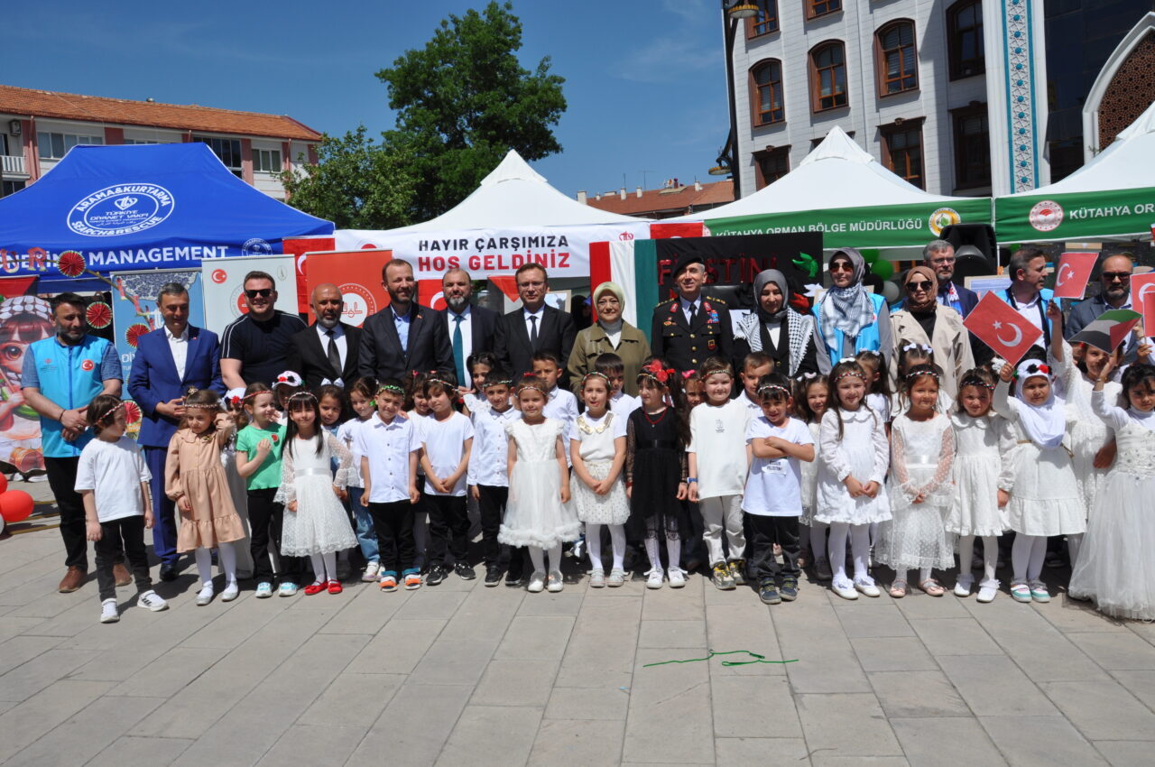 KÜTAHYA (AA) – Kütahya'da, İsrail'in saldırıları altındaki Gazze'ye yardım amacıyla