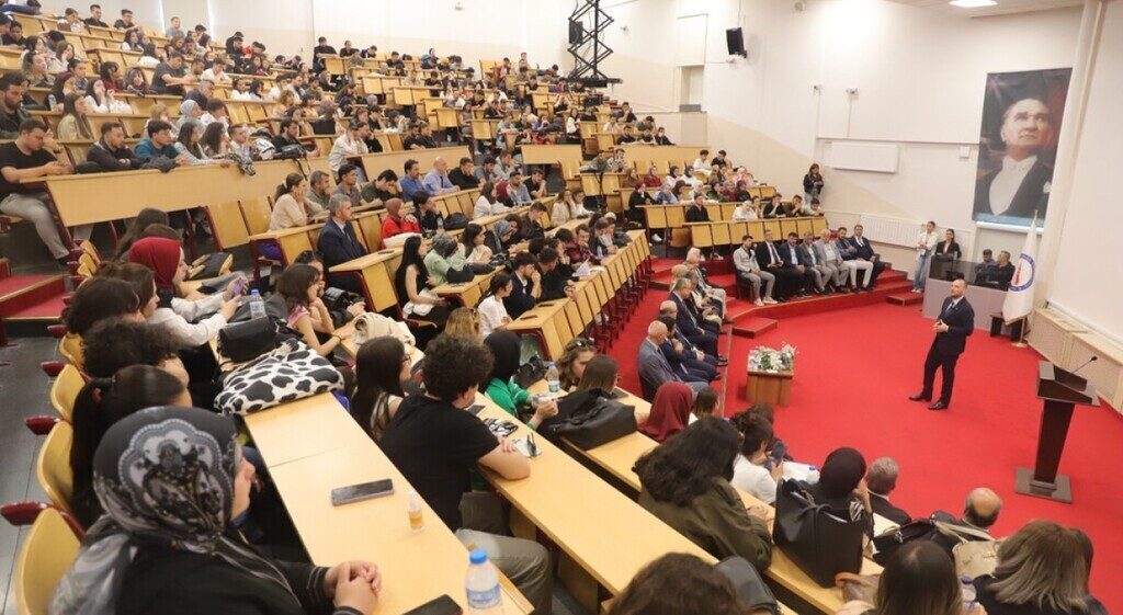 Kütahya Dumlupınar Üniversitesi’nde (DPÜ) düzenlenen “İş bulmak mı, iş kurmak