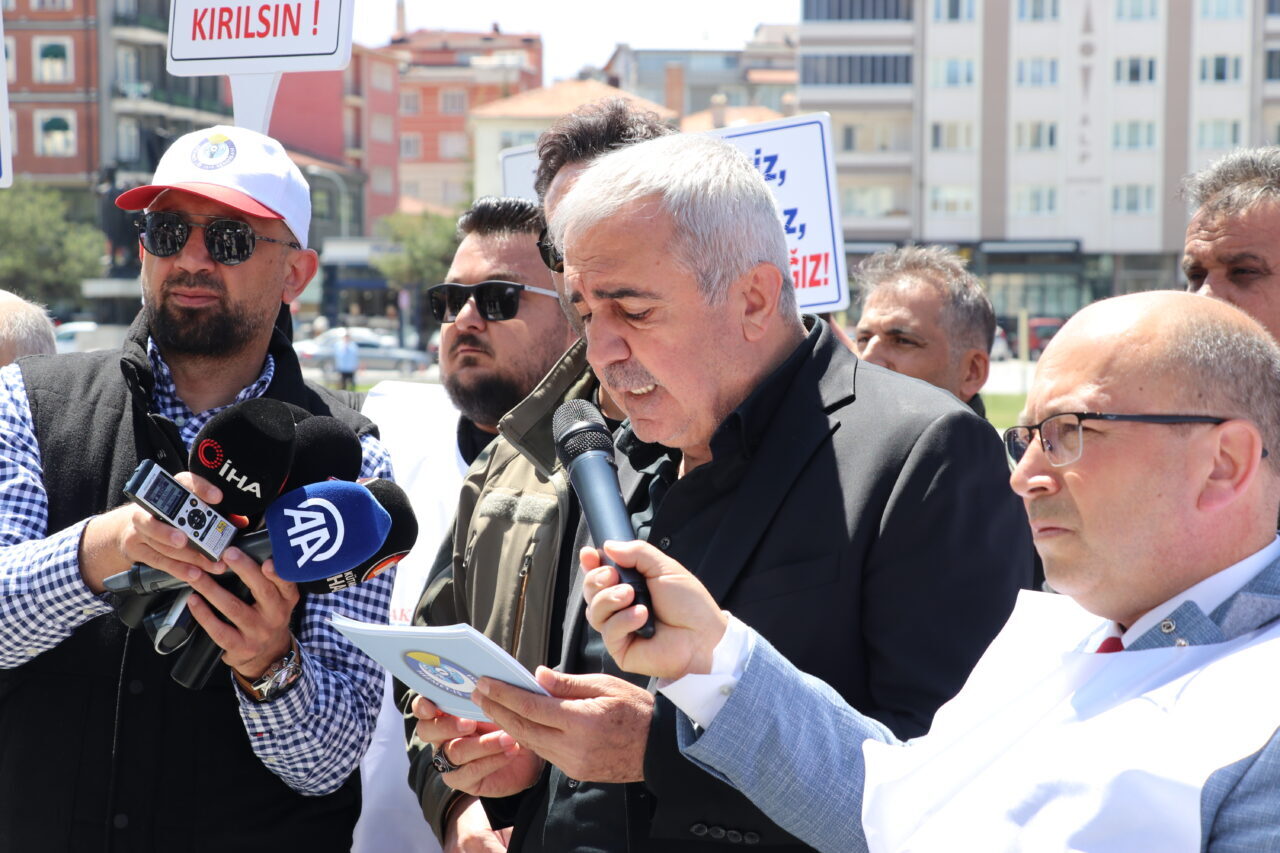 - Hizmet-İş Sendikası Genel Başkan Vekili Halil Özdemir:
- "Her türlü