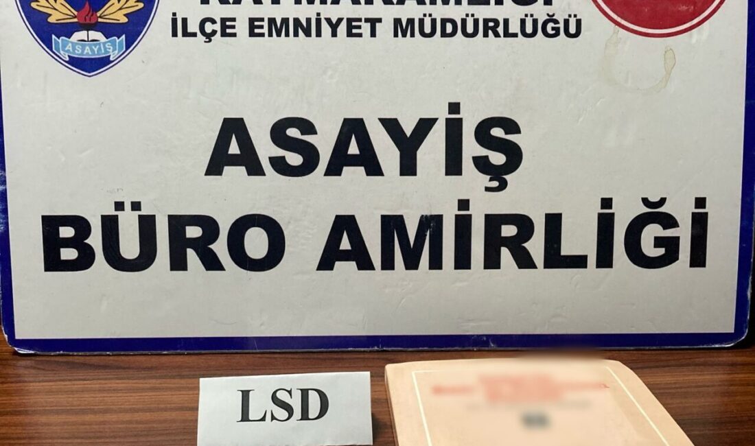 KÜTAHYA (AA) – Kütahya'nın Tavşanlı ilçesinde, kitap sayfaları arasında uyuşturucu