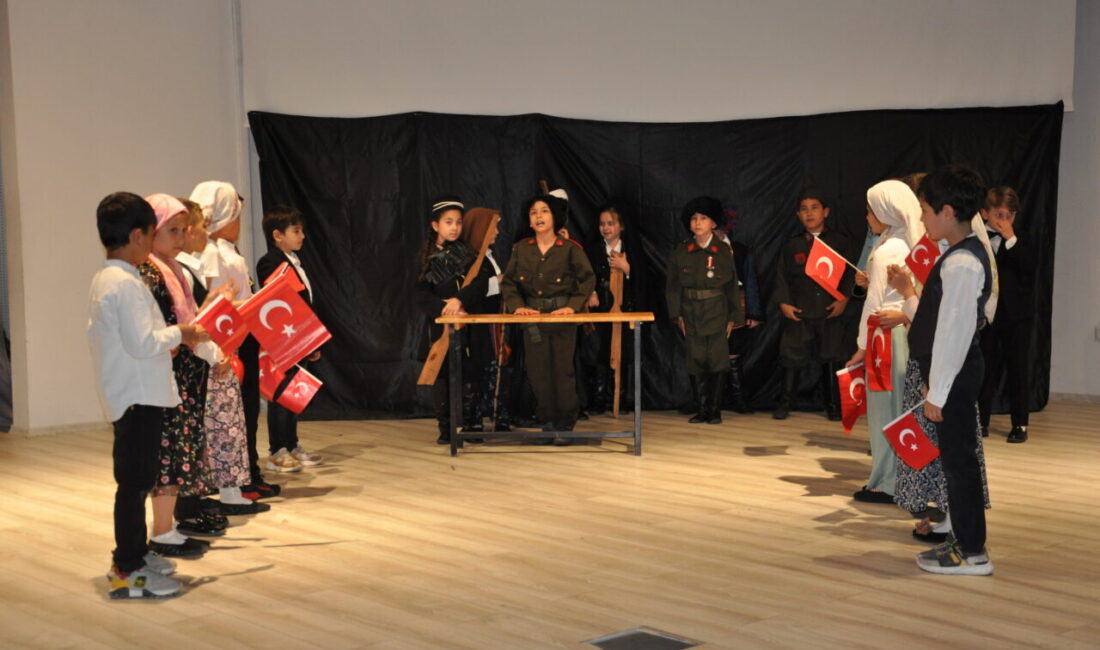 KÜTAHYA (AA) – Kütahya’da, mektup yazdıkları akademisyenin yönlendirmesiyle tiyatro oyununa