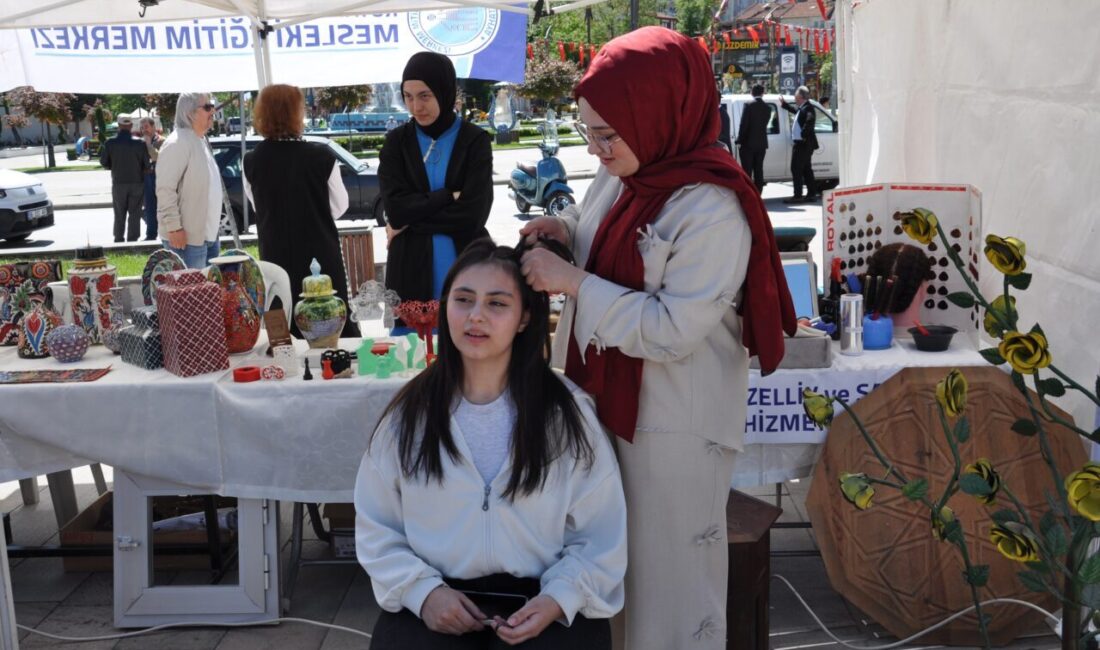 KÜTAHYA (AA) – Kütahya'da, mesleki eğitime dikkati çekmek amacıyla Meslek