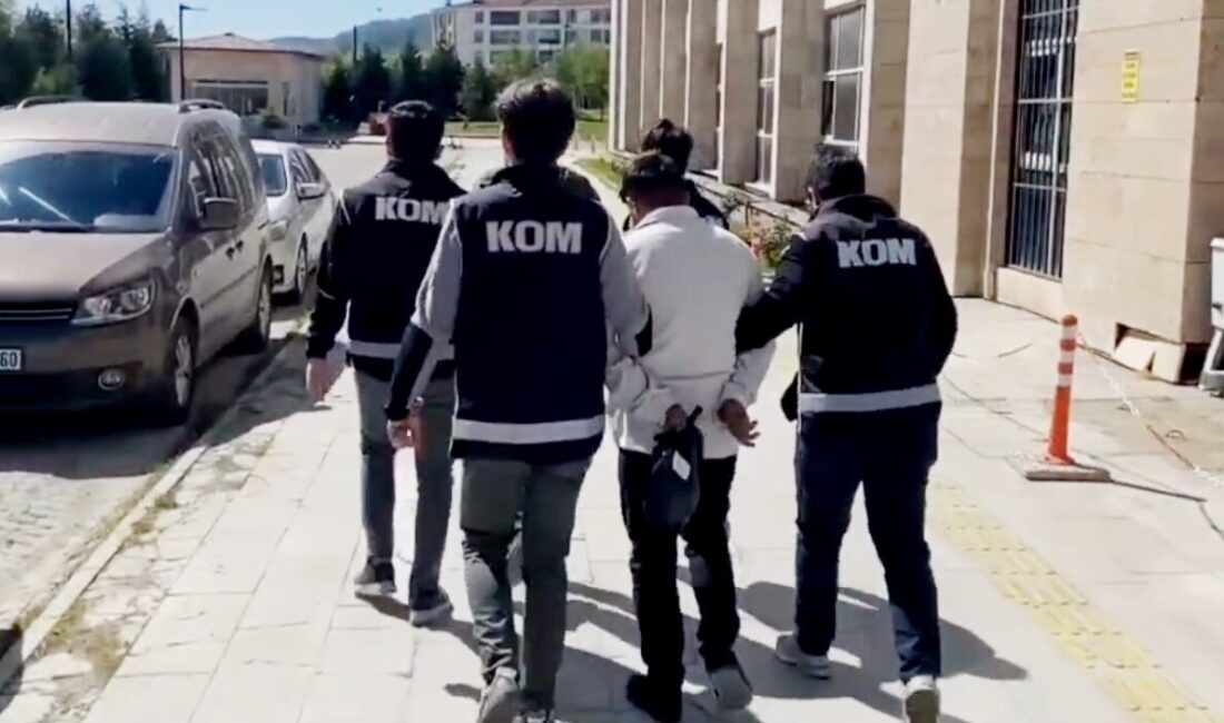 KÜTAHYA (AA) – Kütahya'da telefonda kendisini polis olarak tanıtıp 70