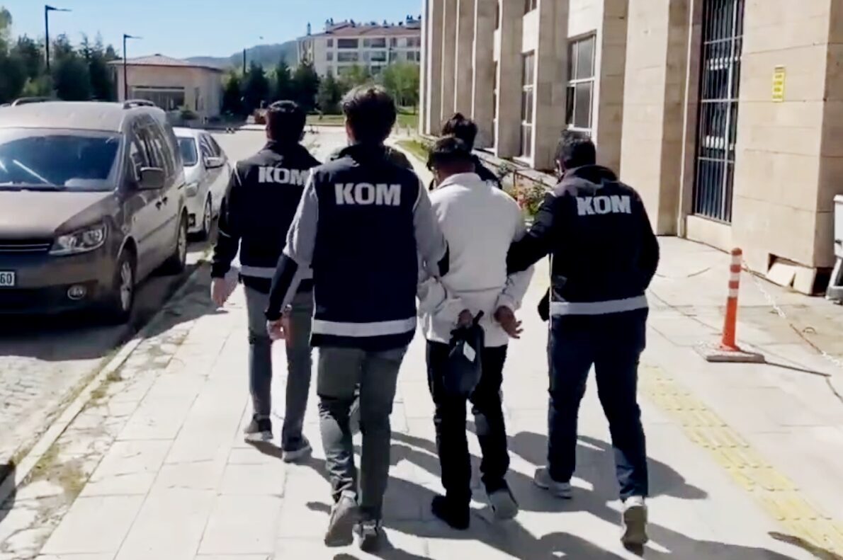 KÜTAHYA (AA) – Kütahya'da telefonda kendisini polis olarak tanıtıp 70