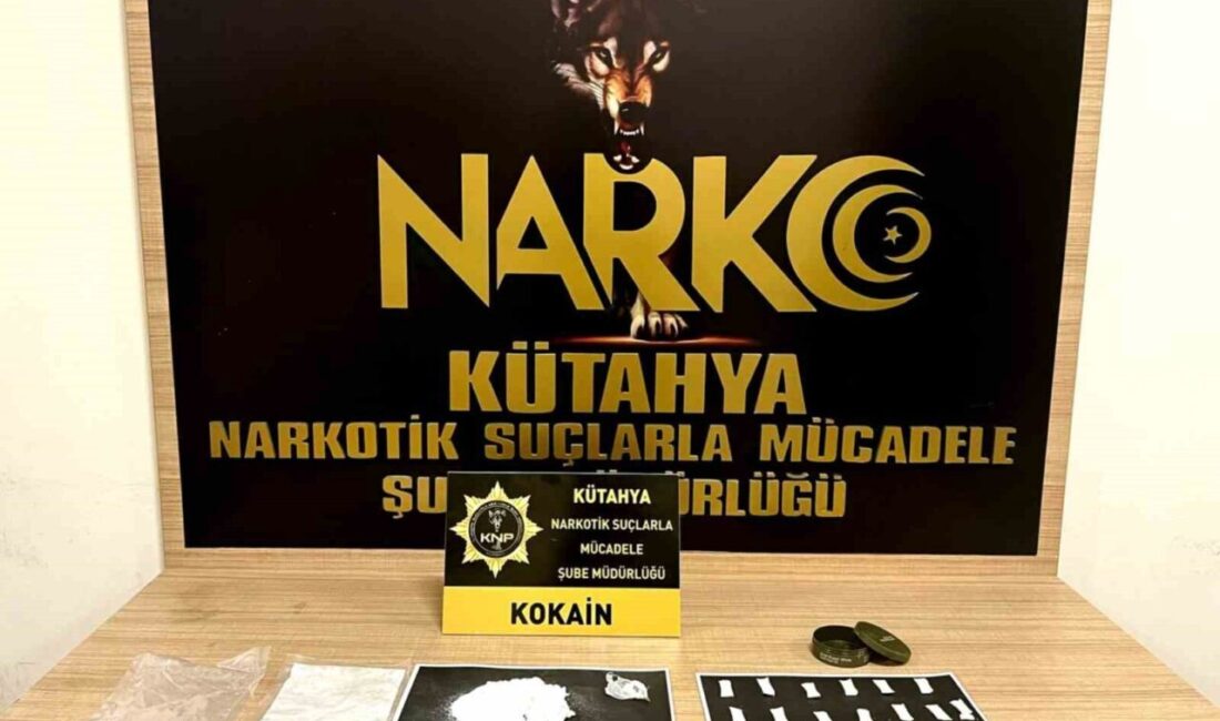 Kütahya’da polis tarafından gerçekleştirilen operasyonda gözaltına alınan 2 şüpheli çıkarıldığı