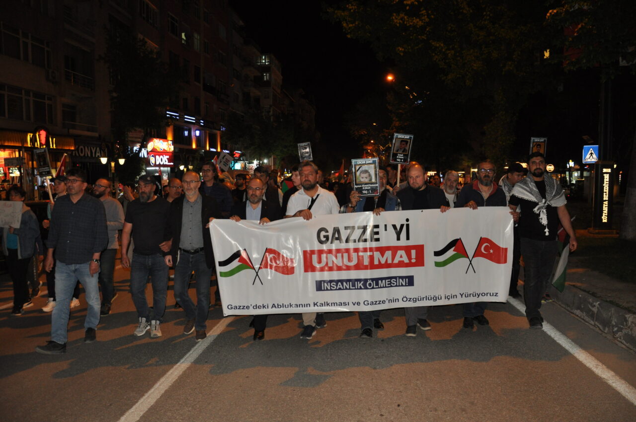 KÜTAHYA (AA) – Kütahya'da sivil toplum kuruluşları, Gazze'ye saldırılarını sürdüren