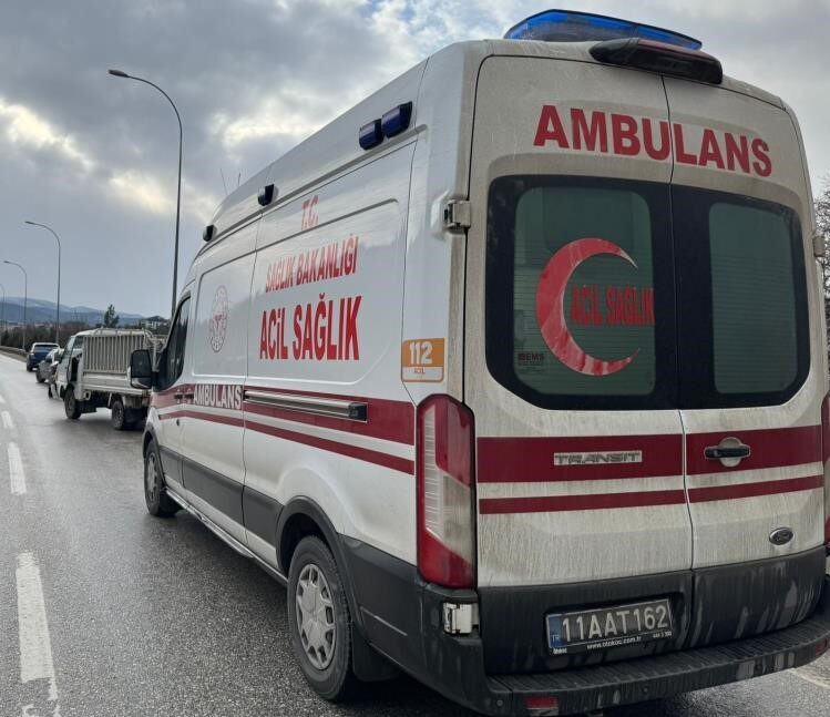 Bilecik’te bir motosiklete çarptıktan sonra olay yerinden kaçan araç sürücüsü