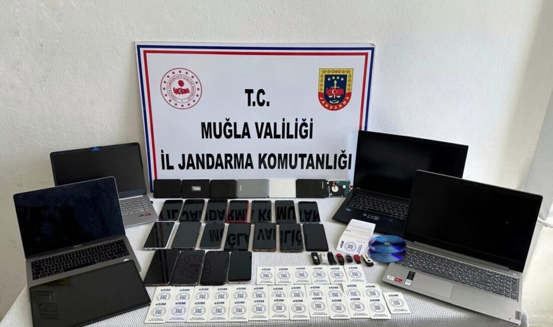 MUĞLA (AA) – Muğla merkezli 6 ilde düzenlenen dolandırıcılık operasyonunda