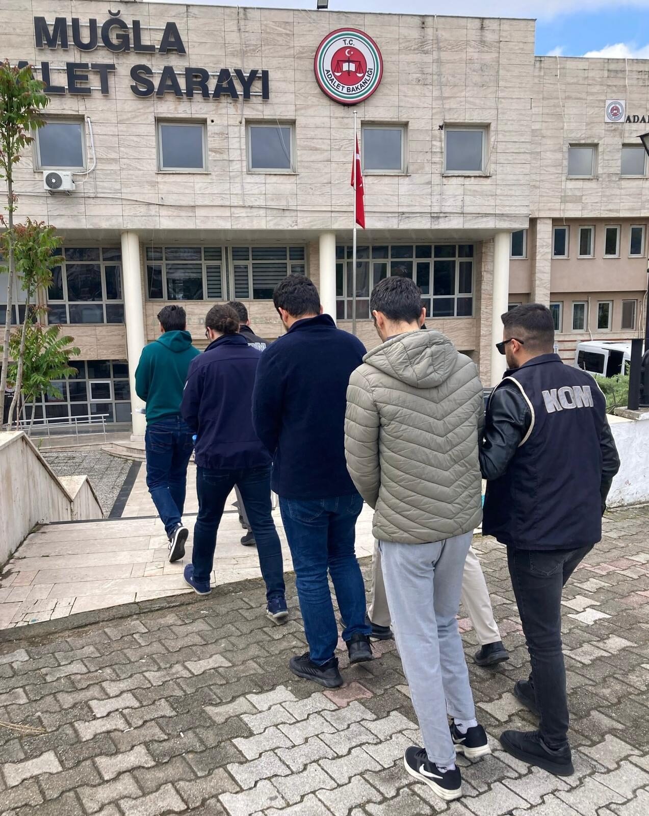 MUĞLA (AA) – Muğla ve Manisa'da FETÖ'ye yönelik operasyonda gözaltına