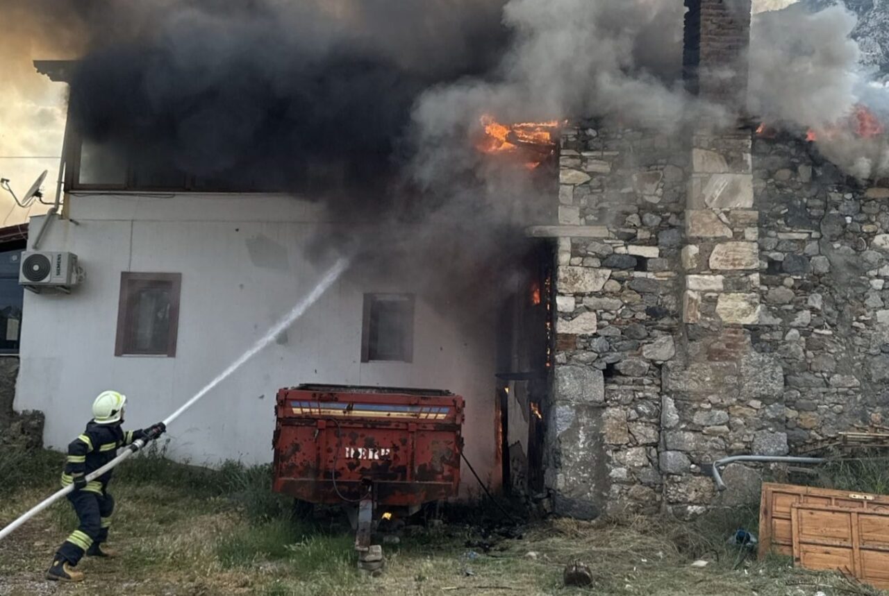 MUĞLA (AA) – Muğla'nın Milas ilçesinde bir evde çıkan yangın