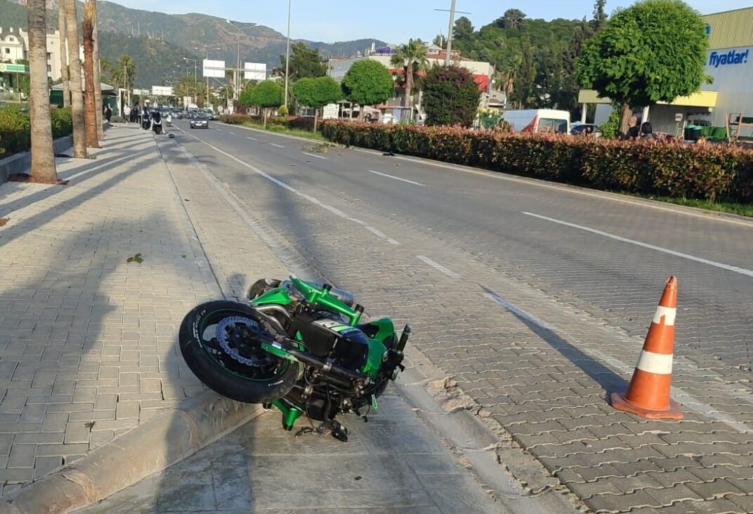 MUĞLA (AA) – Muğla'nın Marmaris ilçesinde motosikletin çarptığı çocuk hayatını