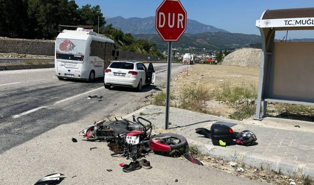 MUĞLA (AA) – Muğla'nın Seydikemer ilçesinde otomobille çarpışan motosiklet sürücüsü