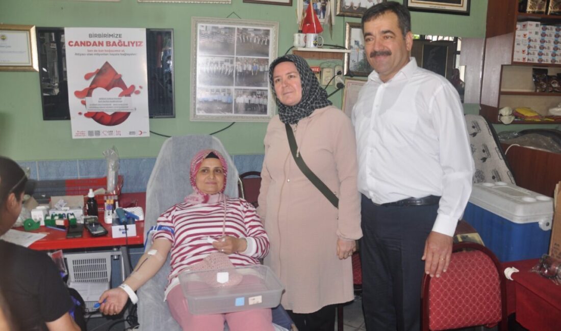 İZMİR (AA) – İzmir'in Ödemiş ilçesinde kahvehanede kan bağışı kampanyası