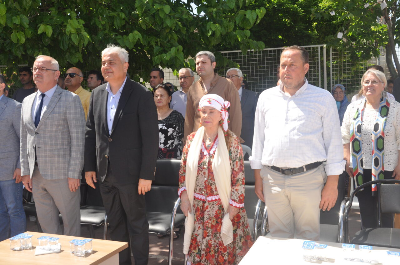İZMİR (AA) – İzmir'in Ödemiş ilçesinde Zeytinlik Sebahattin Şenocak Ortaokulu