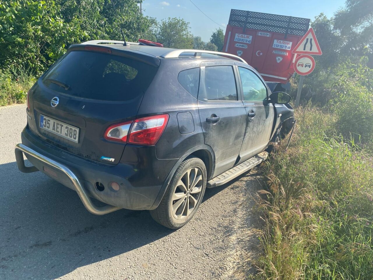 İZMİR (AA) – İzmir'in Ödemiş ilçesinde otomobille traktörün çarpışması sonucu