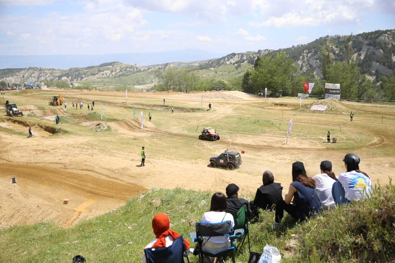 DENİZLİ (AA) – Denizli'nin Babadağ ilçesinde düzenlenen off-road etkinliğinde Türkiye'nin