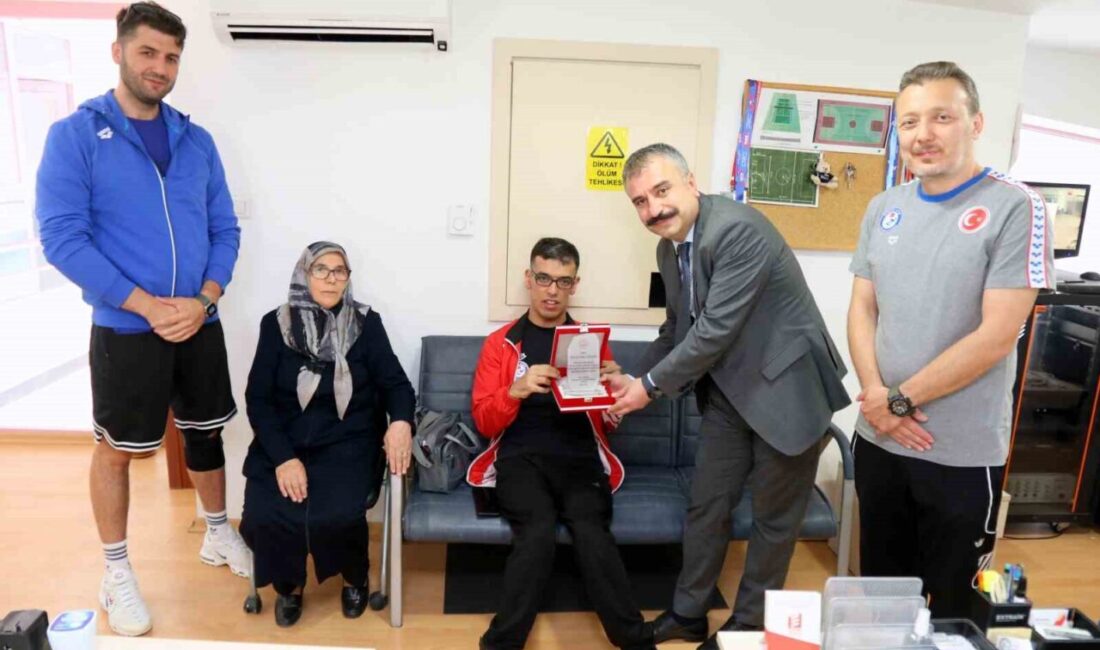 Eskişehir’de yaşayan Paralimpik Yüzme Milli Takımı sporcusu Mehmet Bakır Eğilmez,