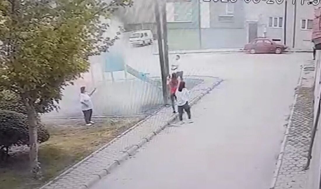 Eskişehir Yeşiltepe Mahallesi’nde bulunan oyun parkında kimliği belirsiz kişilerce yakılma