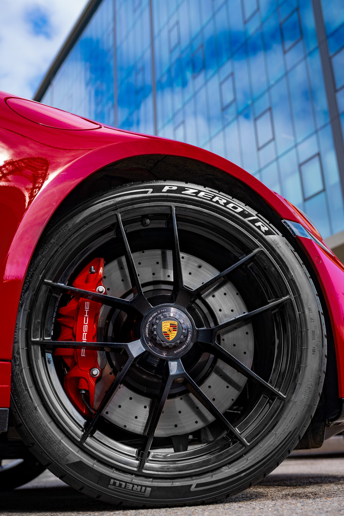- Pirelli P Zero lastikleri ilk hibrit motorlu yeni Porsche