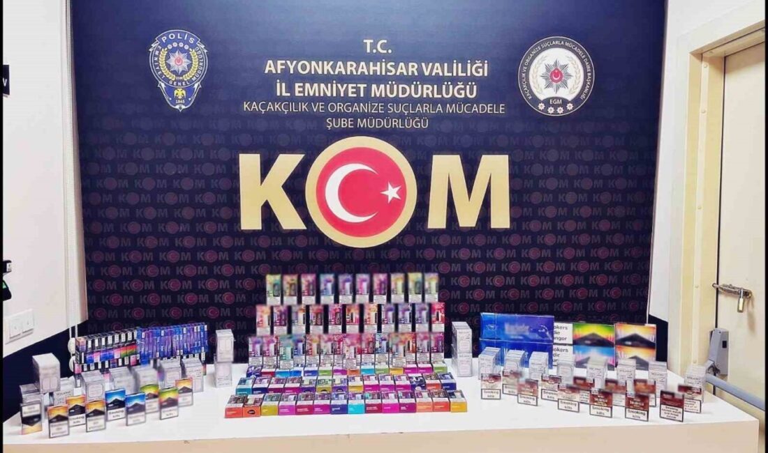Afyonkarahisar’da polis tarafından gerçekleştirilen operasyonda 320 paket kaçak sigara ile