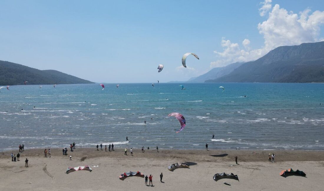 MUĞLA (AA) – Muğla'nın Ula ilçesindeki Gökova Körfezi'nde, rüzgar ve