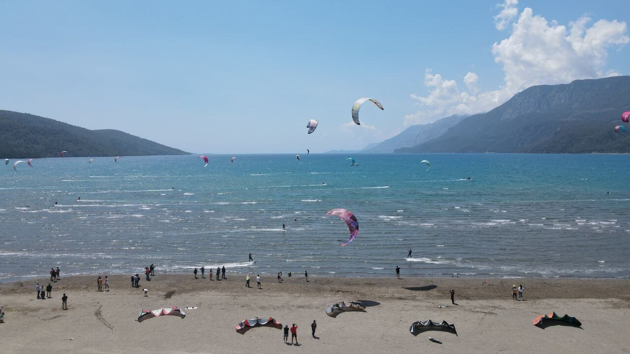 MUĞLA (AA) – Muğla'nın Ula ilçesindeki Gökova Körfezi'nde, rüzgar ve