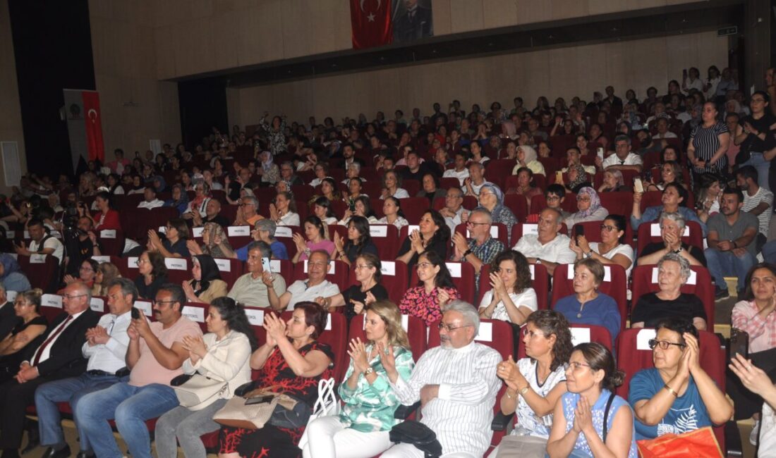 İZMİR (AA) – Türk halk müziği sanatçısı Bedia Akartürk, memleketi