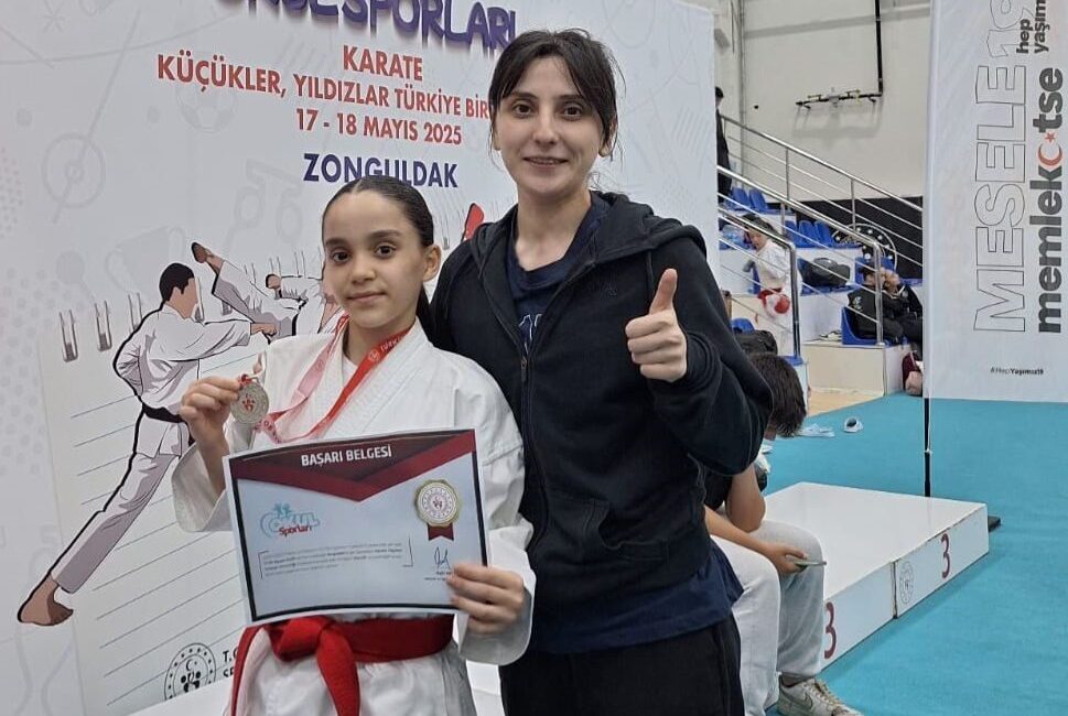 Zonguldak’ta düzenlenen Orta Öğretimler Arası Türkiye Karate Şampiyonası, Afyonkarahisar’a büyük
