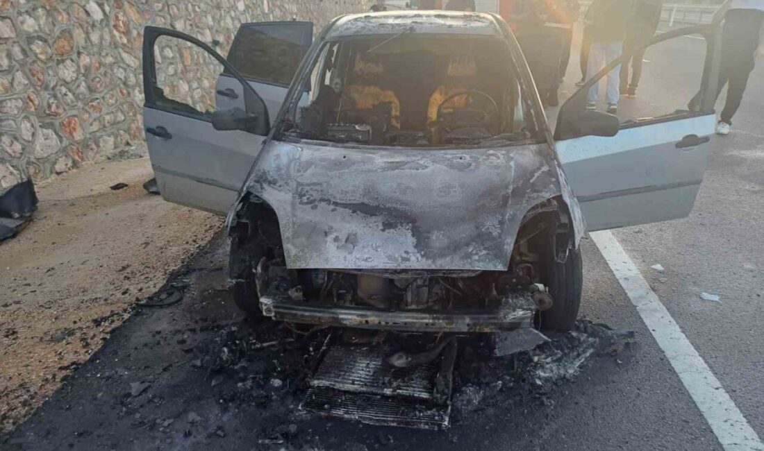 Bilecik’te seyir halindeyken alev alan araçta maddi hasar meydana geldi.