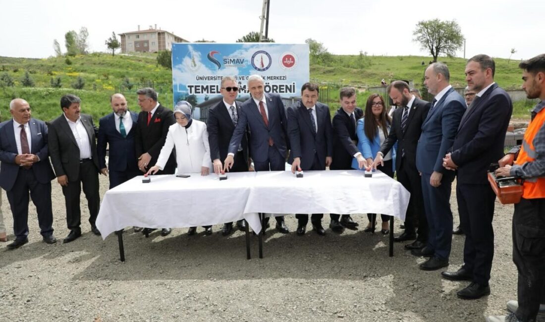 Kütahya’nın Simav ilçesinde yer alan Dumlupınar Üniversitesi Yerleşkesinde, cami ve