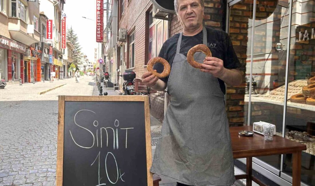 Eskişehir’de işlettiği fırında simit ustası olarak çalışan ve dışarıda 15