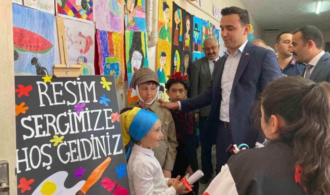 Afyonkarahisar’ın Sultandağı ilçesinde, Halk Eğitim Merkezi Müdürlüğü bahçesinde yıl sonu