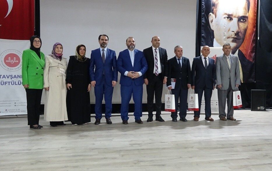 Kütahya’nın Tavşanlı ilçesinde “Fıtratın Korunması ve Aile” konferansı düzenlendi. Tavşanlı