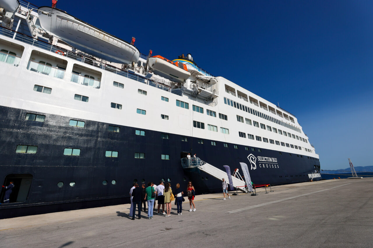 - Misafirlerine sunduğu imkanlar ve konforuyla ilgi gören turistik yolcu