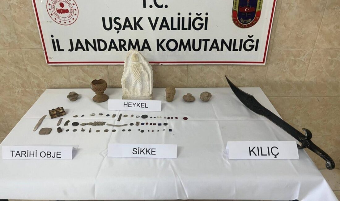 UŞAK (AA) – Uşak'ta bir evde tarihi eser niteliği olduğu