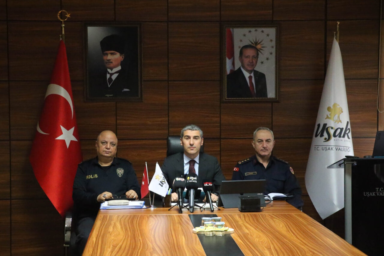 - Vali Naci Aktaş
- "Otellerden 10'u belgeli olmasına rağmen şartlara
