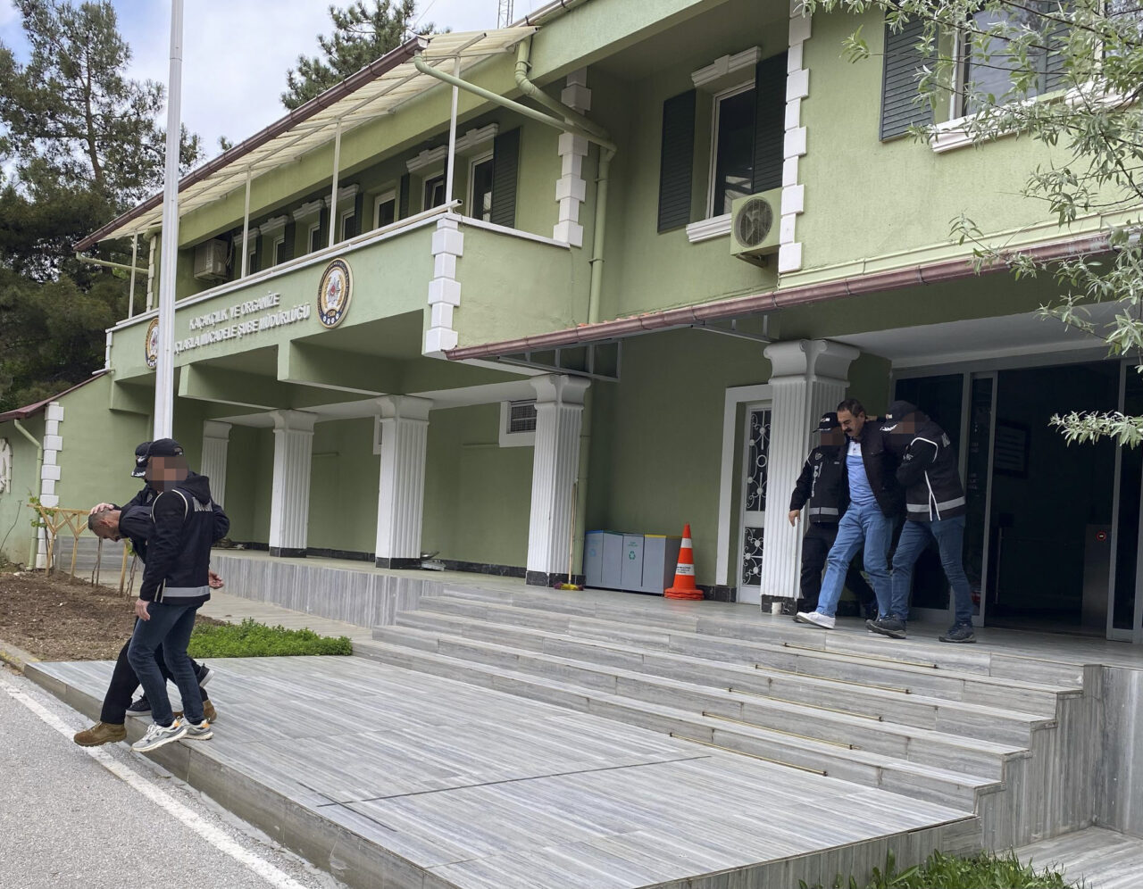 - Sakarya, Manisa, Kütahya, Denizli, Antalya, Şanlıurfa ve İzmir'de sahte