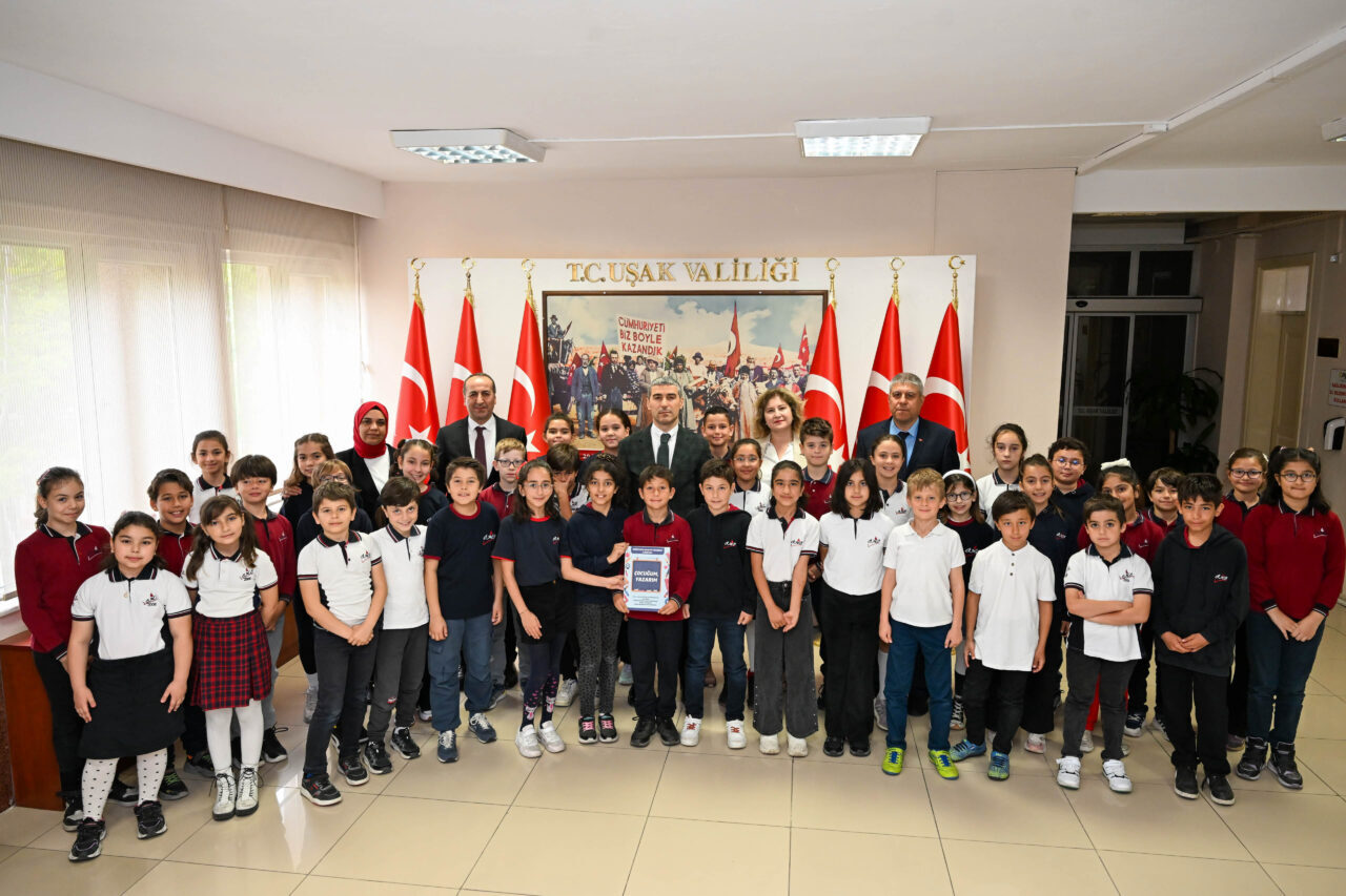 UŞAK (AA) – Uşak'ta ilkokul öğrencileri, Maarifin İzinde Eğitimde İyi