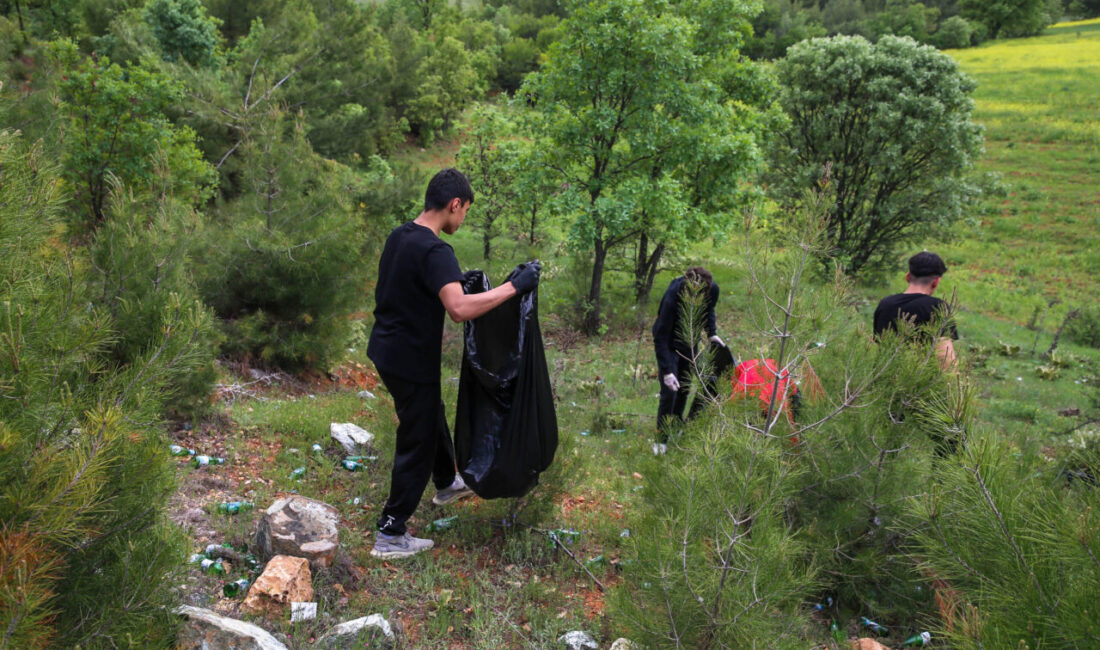 UŞAK (AA) – Uşak'ta, "Orman Benim" kampanyası kapsamında orman yangınlarının
