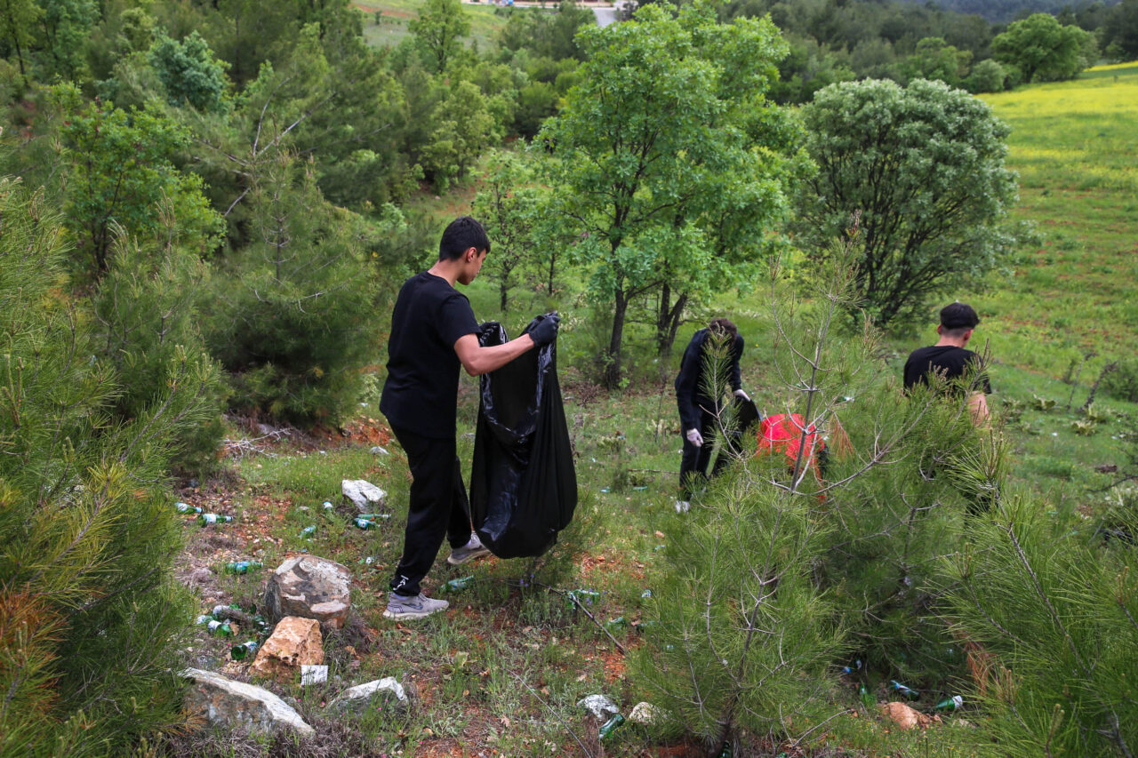 UŞAK (AA) – Uşak'ta, "Orman Benim" kampanyası kapsamında orman yangınlarının