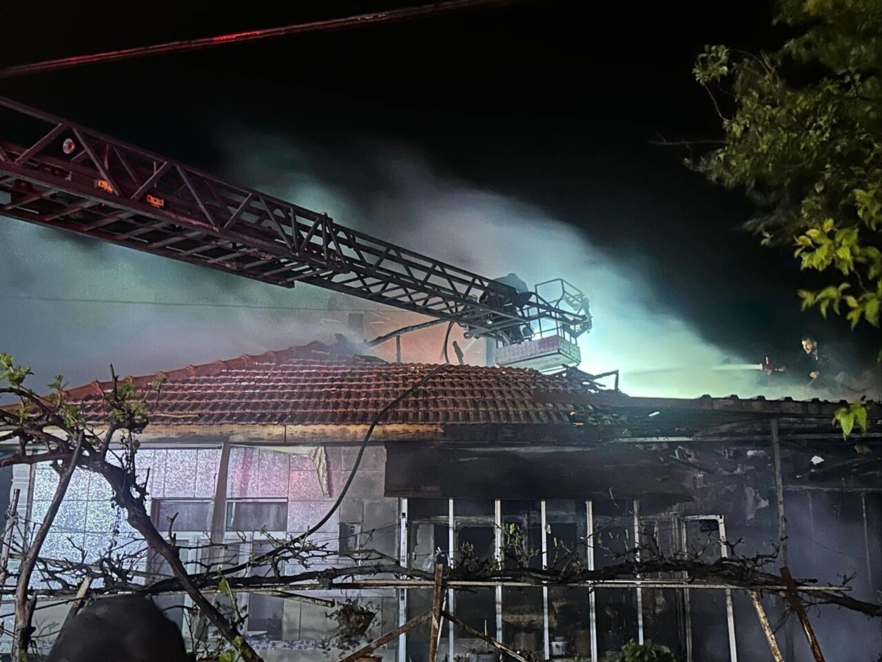 UŞAK (AA) – Uşak'ın Banaz ilçesinde tek katlı evde çıkan