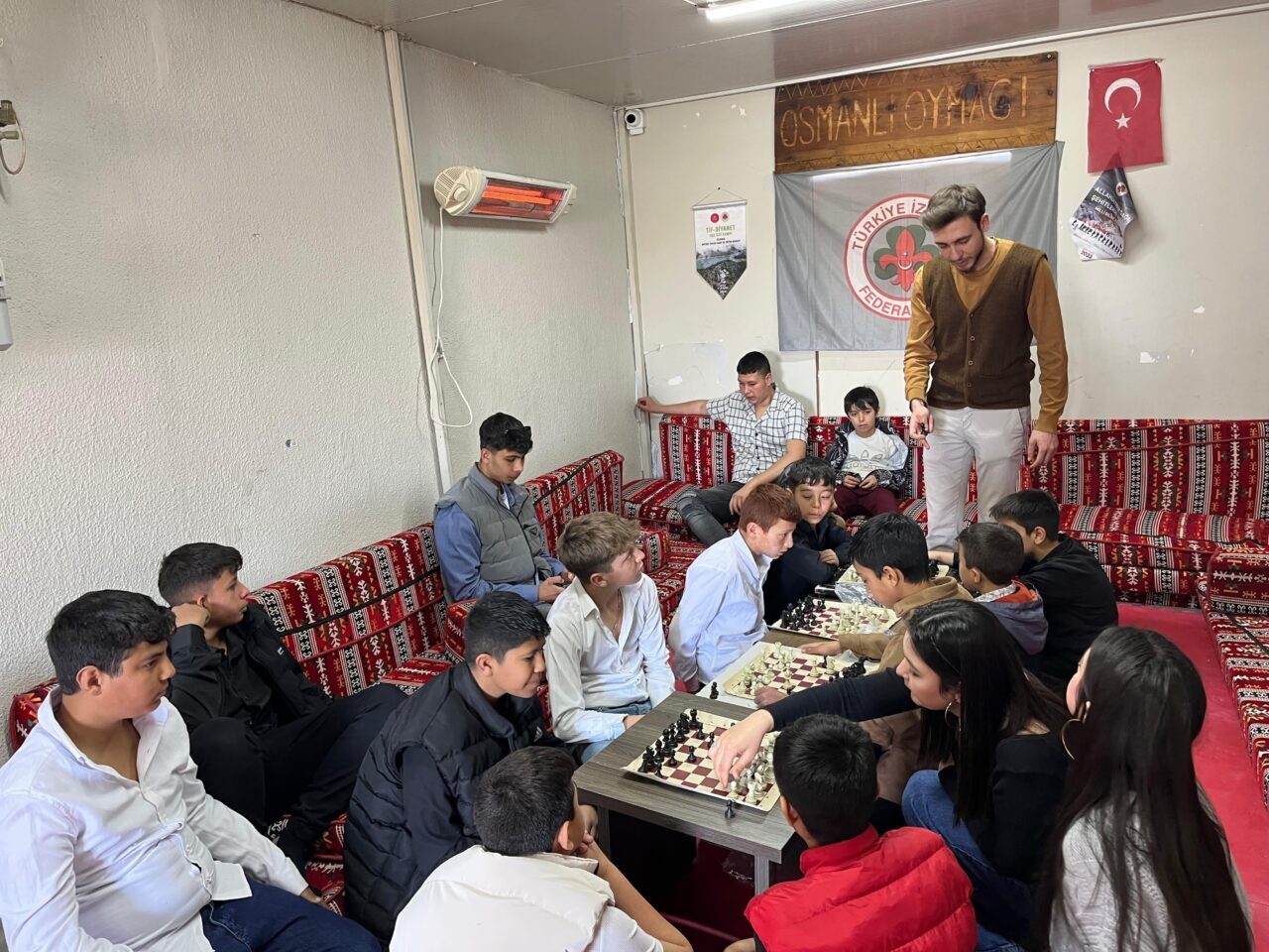 UŞAK (AA) – Uşak Üniversitesi İletişim Fakültesi öğrencileri, dezavantajlı bölgelerdeki